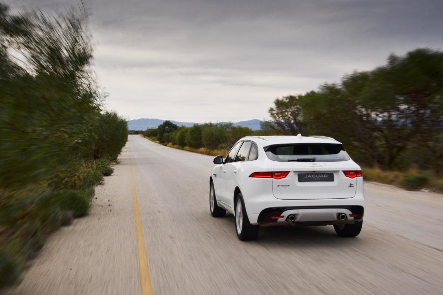  Jaguar F-Pace S 30d AWD 2016 года  (ZA) (фото 15 из 27)